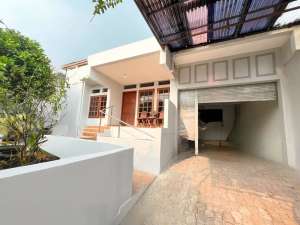 Cinere mega cinere luas 325 rumah 2 lantai dalam komplek lokasi di Cinere, tersedia melalui melalui situs Olx