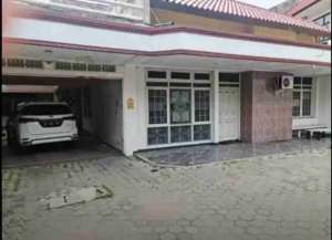 COCOK UNTUK KOS ELITE, RUMAH TENGAH KOTADI Jl TAMAN BERINGIN SEMARANG lokasi di semarang-selatan, tersedia melalui melalui situs Lamudi