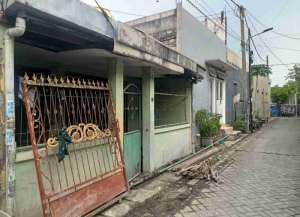 Di Jual Rumah Hitung Tanah Klakah Rejo Sememi jaya Surabaya Tidak Melewati Rell Kereta Api lokasi di sememi, tersedia melalui melalui situs Lamudi