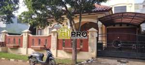 DI JUAL RUMAH MEGAH DI PURI LAGUNA CIMANGGIS DEKAT LRT DAN TOLL lokasi di Cibubur, tersedia melalui melalui situs Olx