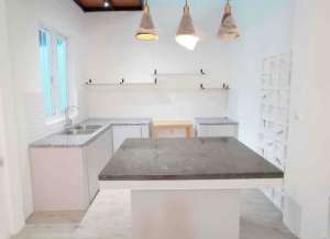 Di sewa Rumah baru 2 lantai ada 4 kamar tidur bisa parkir 2 mobil semi furnish AC dan water heater bebas banjir di Rawamangun Jakarta Timur lokasi di pulo-gadung, tersedia melalui melalui situs Lamudi