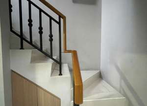 Di Sewakan CepatFurnisned di Cluster Hazel Pinewood Banjar Wijaya lokasi di cipete, tersedia melalui melalui situs Lamudi