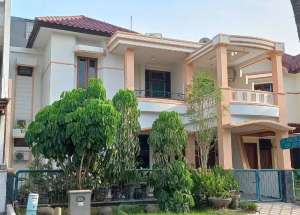 Dijual Cepat Rumah Bagus Mewah 2Lt Dharmahusada Regency Surabaya lokasi di Tambaksari, tersedia melalui melalui situs Olx