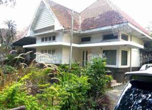 dijual murah rumah kuno ori belanda nol jalan raya daerah gunung gunung dekat ijen boulevardgereja katedral, mog mall cocok huni,kantor,resto cafe klasik,hotel,guest house,klinik malang kota lokasi di bunulrejo, tersedia melalui melalui situs Lamudi