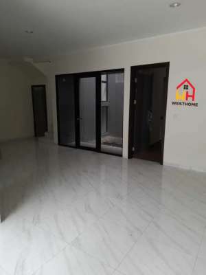 DIJUAL MURAH RUMAH SUVARNA SUTERA 8X15 CLUSTER FLAVIO. SIAP HUNI lokasi di Cikupa, tersedia melalui melalui situs Olx