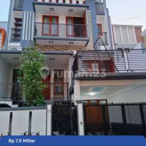 Dijual Murah Townhouse Mewah 4 Lantai Pal Merah Jakarta Barat Strategis Rumah Bagus di Pintu Selatan Plaza Slipi Jaya, Jl. Kemanggisan Utama, Kemanggisan, Palmerah, Kota Jakarta Barat, DKI Jakarta, Indonesia, 11480, Slipi SHM , tersedia melalui melalui situs Rumah123