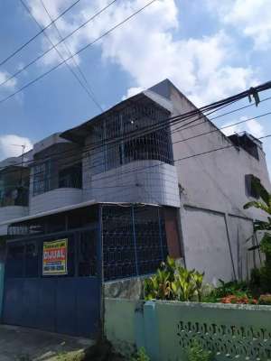 Dijual Ruko 2 Lantai Full Keramik di Jl. Kuantan V Pekanbaru lokasi di Lima Puluh, tersedia melalui melalui situs Olx