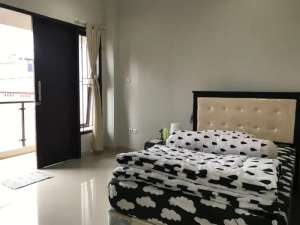 dijual rumah 2 lantai dalam komplek siap huni dipejaten timur lokasi di Kramat Jati, tersedia melalui melalui situs Olx