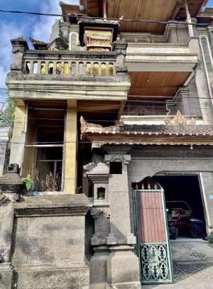 Dijual Rumah 3 Lantai Area Padang Sambian Denpasar lokasi di Denpasar Barat, tersedia melalui melalui situs Olx