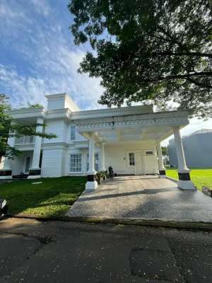 Dijual Rumah 3 lantai view golf cluster cempaka suvarna padi Nego lokasi di Cikupa, tersedia melalui melalui situs Olx