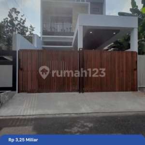 Dijual Rumah Baru Bergaya Minimalis 2 Lantai Siap Huni Akses Tol JORR, Becakayu, dan Dalam Kota, Dekat Supermarket, Sekolah Internasional, dan Stasiun KRL dan LRT di Duren Sawit , tersedia melalui melalui situs Rumah123
