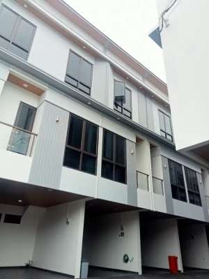 Dijual Rumah Baru Minimalis Modern 2 Lt di jl Dwi warna Jakarta Pusat lokasi di Sawah Besar, tersedia melalui melalui situs Olx
