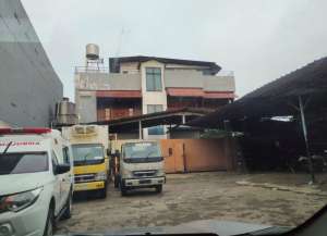 DIJUAL RUMAH DAN TEMPAT USAHA PENGGILINGAN RAYA CAKUNG LT 813 M2 DEPAN RUMAH BISA USAHA JLN RAYA lokasi di cakung, tersedia melalui melalui situs Lamudi
