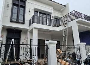 DIJUAL RUMAH DI TAMAN CHRYSANT BSD lokasi di ",
          price: `2950000000`,
          currency: `IDR`
    };


    let pageData = {
        viewPhoneModalField: , tersedia melalui melalui situs Lamudi