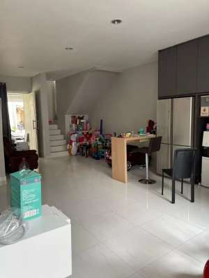 Dijual Rumah Fullfurnished Di Paradise Resort Ciputat lokasi di Ciputat, tersedia melalui melalui situs Olx