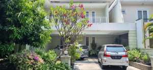 Dijual Rumah Mewah 2 Lantai Regency 21 Surabaya SemiFurnish HadapUtara lokasi di Sukolilo, tersedia melalui melalui situs Olx