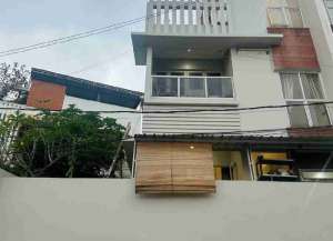 Dijual rumah mewah 3 lantai BU Mega CinereRumah modern dengan desain minimalis Cinere hill town house lokasi di cinere, tersedia melalui melalui situs Lamudi