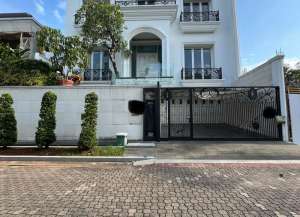 DIJUAL RUMAH MEWAH ARTHA GADING VILLA KELAPA GADING LT 345 LB 800 ADA SWIMMING POOL EKSKLUSIF lokasi di kelapa-gading, tersedia melalui melalui situs Lamudi