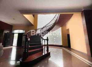 DIJUAL RUMAH MEWAH DAN ELIT POSISI HOOK DI CEMARA ASRI MEDAN. lokasi di ",
          price: `10800000000`,
          currency: `IDR`
    };


    let pageData = {
        viewPhoneModalField: , tersedia melalui melalui situs Lamudi