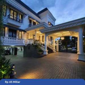 Dijual rumah mewah fully furnished private lift Kemang Jakarta Selatan , tersedia melalui melalui situs Rumah123