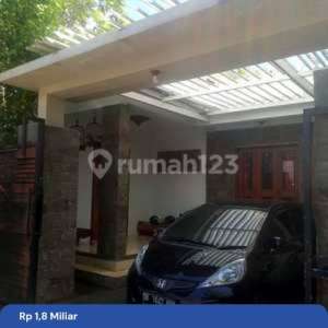 Dijual Rumah Murah Di Panjer Denpasar. Lt 150m2. Harga 1.8 Milyar Nego , tersedia melalui melalui situs Rumah123