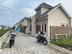 dijual rumah pesan bangun hunian cluster posisi rumah hadap timur lokasi di Kartasura, tersedia melalui melalui situs Olx