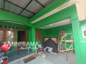 Dijual rumah second 2 lantai murah dlm perumahan maharaja,Depok lokasi di Pancoran Mas, tersedia melalui melalui situs Olx