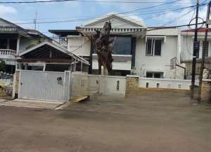 Dijual Rumah Standard Tua Janur Kuning Residence Uku 12x20 Strategis Jl Sangat lebar Hdp Utara lokasi di kelapa-gading, tersedia melalui melalui situs Lamudi