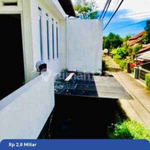 Dijual Tanah Bonus Rumah Cogadung di Jl. Cigadung Selatan No.16, Cigadung, Cibeunying Kaler, Kota Bandung, Jawa Barat, Indonesia, 40191, Tubagus Ismail SHM Bagus Rumah , tersedia melalui melalui situs Rumah123