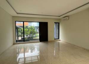 Disewa Rumah 2.5 Lantai Siap Huni Di Cluster Mozart BSD City lokasi di ",
          price: `180000000`,
          currency: `IDR`
    };


    let pageData = {
        viewPhoneModalField: , tersedia melalui melalui situs Lamudi
