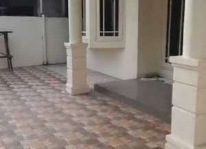 Disewakan Rumah 1Lantai Kosongan di Sektor 1B By Rumah Chinida lokasi di ",
          price: `65000000`,
          currency: `IDR`
    };


    let pageData = {
        viewPhoneModalField: , tersedia melalui melalui situs Lamudi