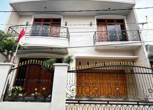 Disewakan Rumah 2 Lantai Siap Huni di Jl. Tebet Barat Dalam, Hanya 5 Menit ke Jl. MT Haryono lokasi di tebet, tersedia melalui melalui situs Lamudi