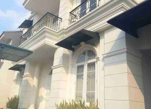 DISEWAKAN RUMAH BAGUS BARU RENOVASI TOTAL DALAM KOMPLEK GUDANG PELURU TEBET JAKSEL. lokasi di kebon-baru, tersedia melalui melalui situs Lamudi