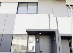 Disewakan Rumah Cluster XYZ Dekat Cibiru, Lippo Cikarang, Bekasi lokasi di ",
          price: `35000000`,
          currency: `IDR`
    };


    let pageData = {
        viewPhoneModalField: , tersedia melalui melalui situs Lamudi