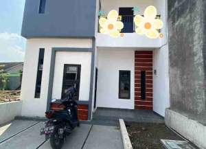 Disewakan rumah di droyale Cijerah 2 lantai minimalis 35jt pertahun lokasi di cibeureum-1, tersedia melalui melalui situs Lamudi