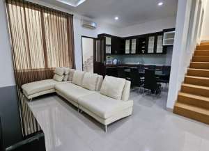 Disewakan Rumah di Manyar Permai PIK lokasi di kapuk-muara, tersedia melalui melalui situs Lamudi