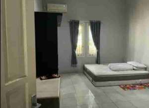 Disewakan rumah dipemukiman posisi dipinggir jalan bisa utk kantor strategis di Jl Murai Ciputat TangSel lokasi di ciputat-2, tersedia melalui melalui situs Lamudi