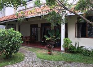 Disewakan rumah tinggal di Karang Tinggal Sukajadi Bandung lokasi di ",
          price: `160000000`,
          currency: `IDR`
    };


    let pageData = {
        viewPhoneModalField: , tersedia melalui melalui situs Lamudi