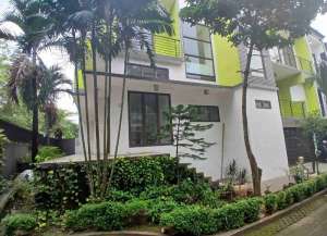 Disewakan rumah view lap.golf di Green Golf residence pangkalan jati lokasi di cilandak, tersedia melalui melalui situs Lamudi