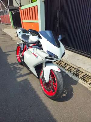 Jual bekas Ducati 848 2009 FP istimewa harga NETT ZX10R MT09 Z900 CBR S1000RR,lokasi di Jagakarsa