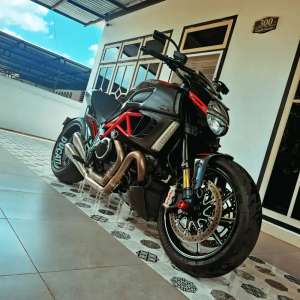 Jual bekas Ducati Diavel Carbon Full Mods FP Deal cepat aja,lokasi di Jelutung