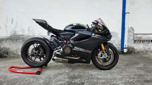 Jual bekas Ducati Panigale 1199cs Carbon ABS,lokasi di Makassar