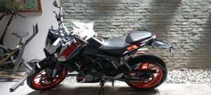 Jual bekas Duke 200 white mulus,lokasi di Cibeunying Kaler