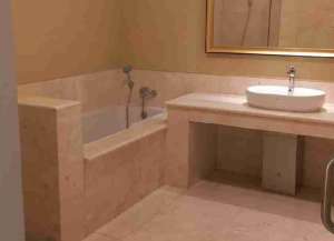 FOR RENT RUMAH MEWAH BARU RENOVASI TOTAL DALAM KOMPLEK GUDANG PELURU TEBET JAKSEL. lokasi di kebon-baru, tersedia melalui melalui situs Lamudi