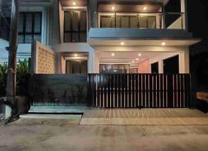 FOR SALE RUMAH BARU DIBANGUN MODERN DESIGN DALAM KOMPLEK VILLA JOMBANG INDAH NEMPEL BINTARO TANGSEL. lokasi di ciputat-2, tersedia melalui melalui situs Lamudi