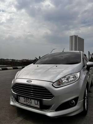 Jual bekas Ford Fiesta 1.0L AT Silver 2014 2015 Ford Fiesta 2013 Jual Cepat BU,lokasi di 