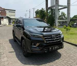 Jual bekas Fortuner GR Sport 2.8 Solar Matic 2022 Full Original,lokasi di 