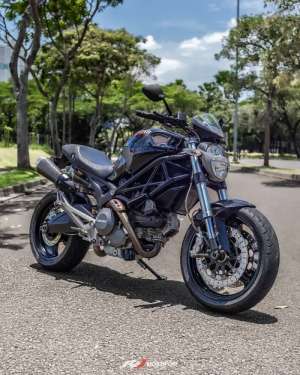 Jual bekas Full Paper Ducati Monster 696 Nik 2011 Knalpot Termignoni,lokasi di Cakung