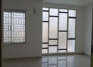 Hadap TIMUR..Rumah disewakan di Greenlake City cluster Amerika lokasi di petir-1, tersedia melalui melalui situs Lamudi