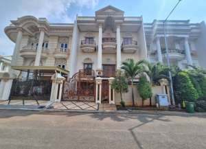 Harga Murah Rumah Mewah 3 Lantai di Bukit Gading Mediterania Kelapa Gading lokasi di kelapa-gading, tersedia melalui melalui situs Lamudi